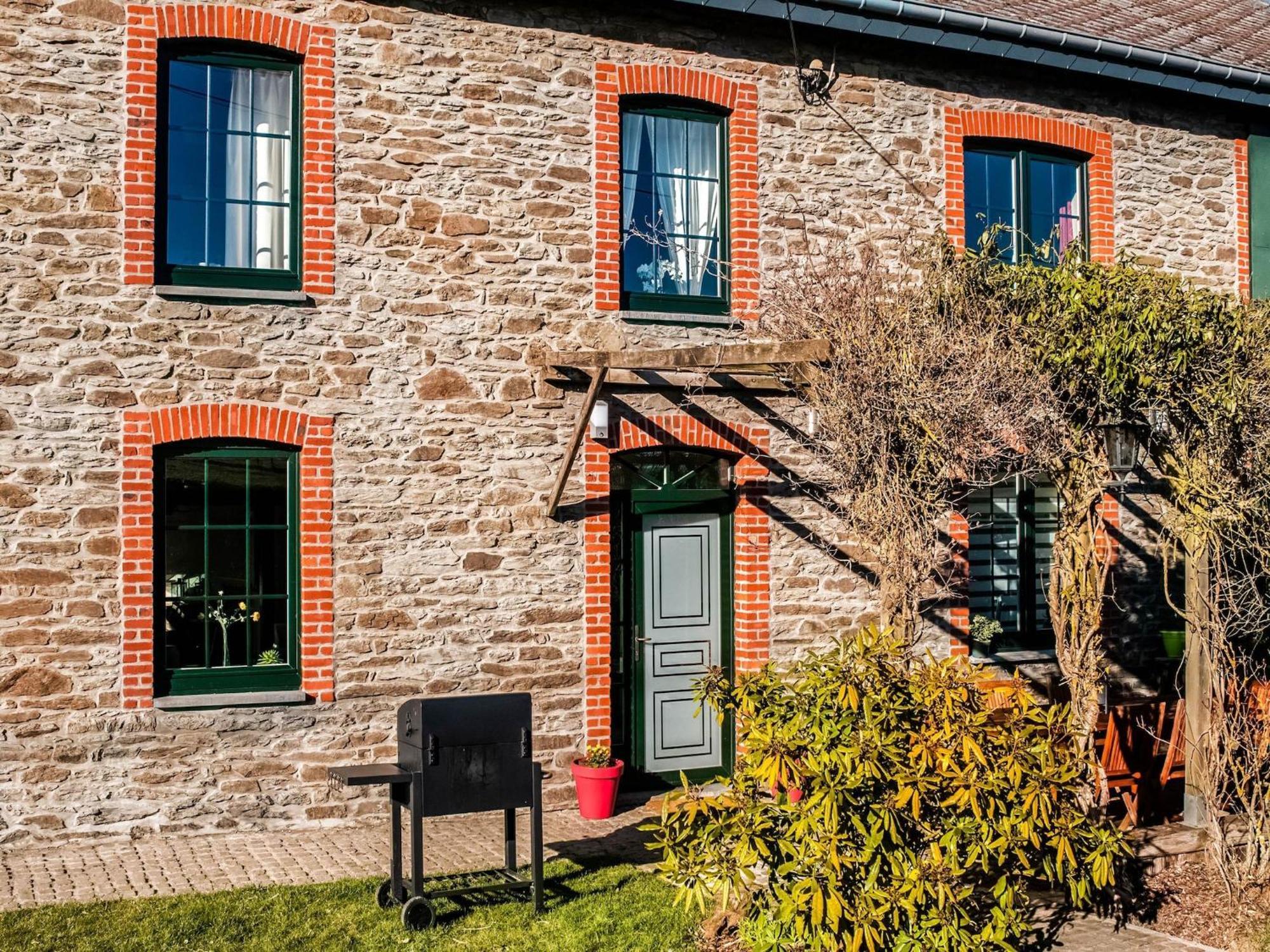 Pretty Farmhouse In Houffalize With Courtyard Bagian luar foto
